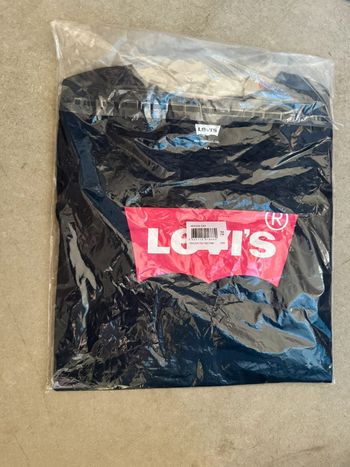 TEE shirt Levi’s taille 16 ans
