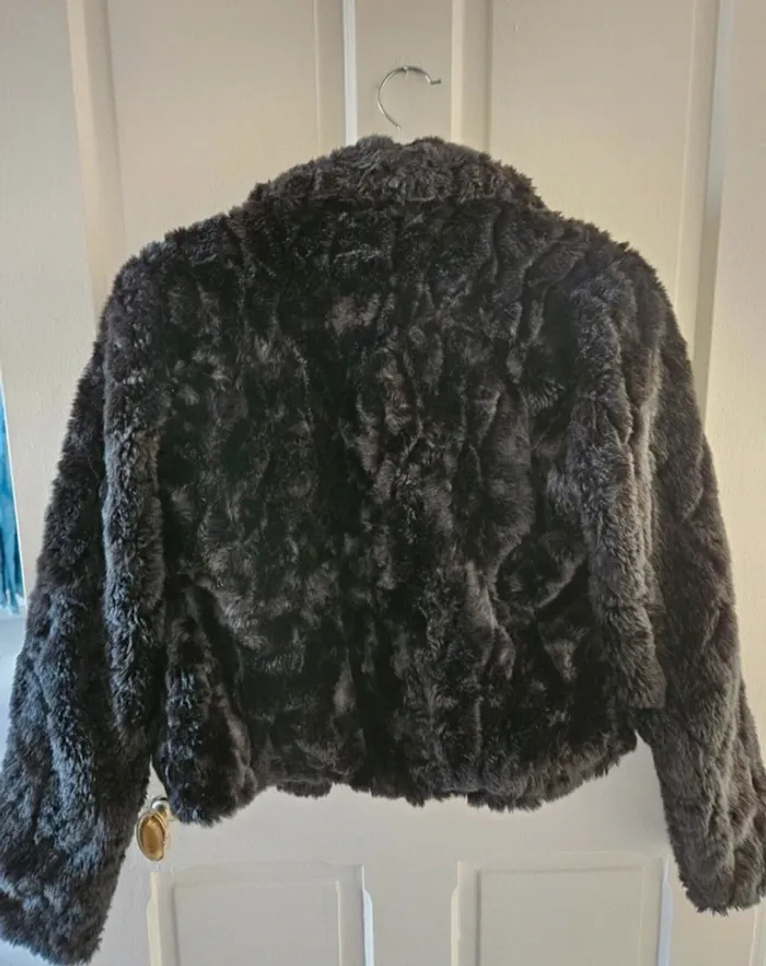 Manteau fausse fourrure T.S - photo numéro 3