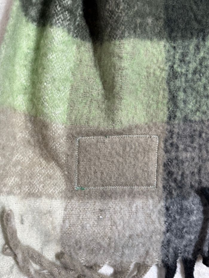 Acne Studios écharpe carreaux beige/vert - photo numéro 5