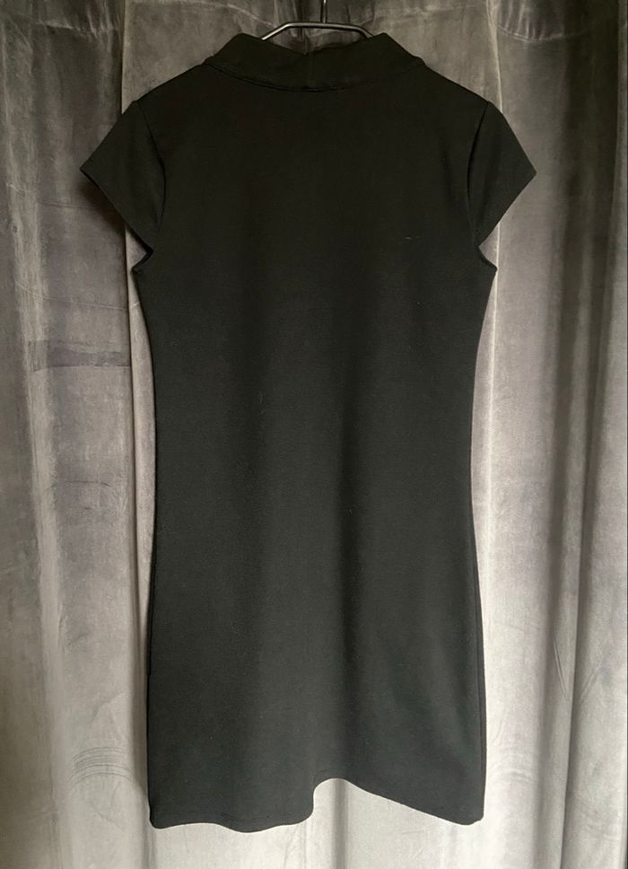 Robe noire à manches courtes - photo numéro 4