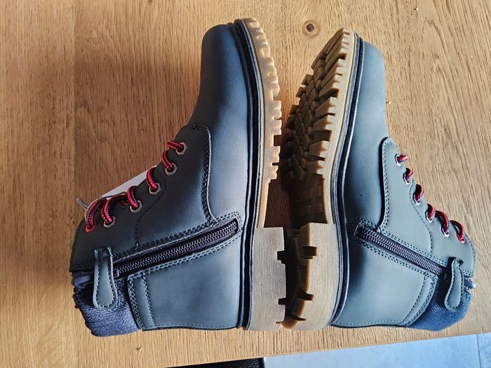 Bottines pointure 33 levis neuve - photo numéro 4