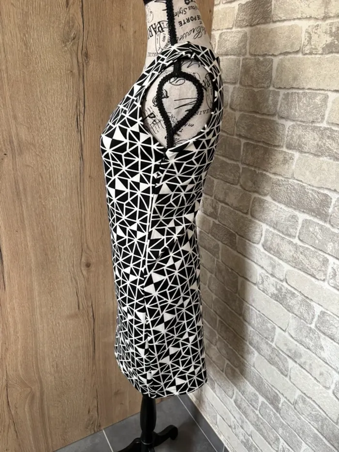 Robe ajustée taille S/M - photo numéro 2