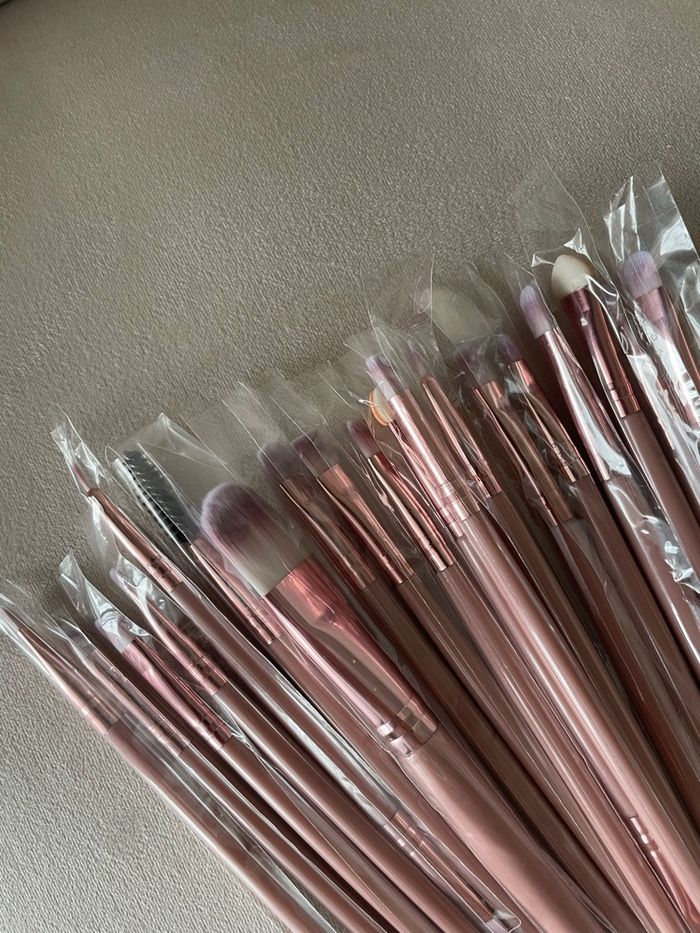 Lot pinceaux à maquillage rose - photo numéro 2