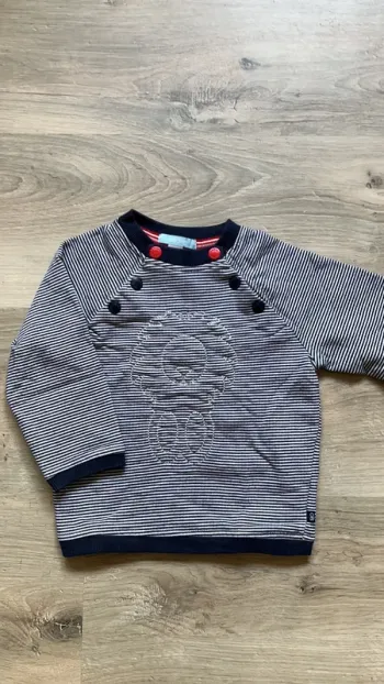 Pull à pression sur le devant