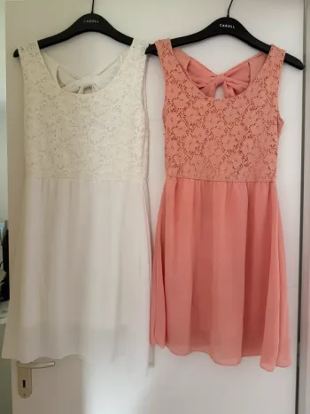 Lot de 2 robes à dentelle avec noeud corail et crème taille S