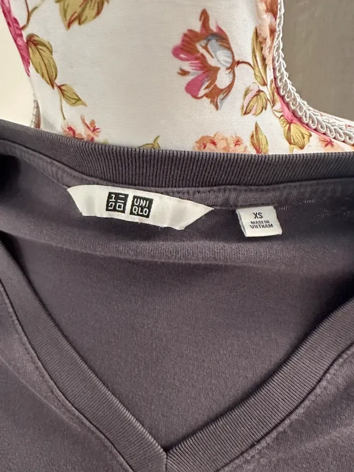 T-shirt Uniqlo gris foncé - photo numéro 8