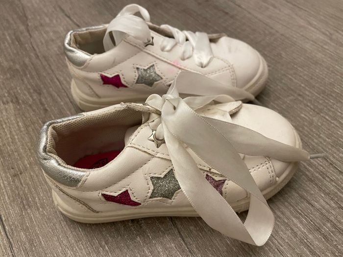 Paire baskets pointure 24