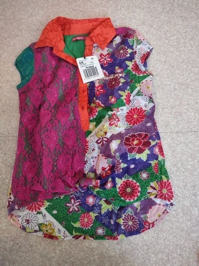 Chemise coloré et fleuri avec dentelle Desigual