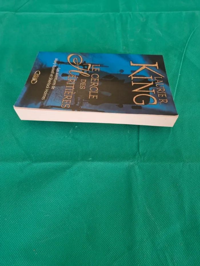 Le cercle des héritiers - Les aventures de Mary Russell et Sherlock Holmes Laurie R. King - photo numéro 3