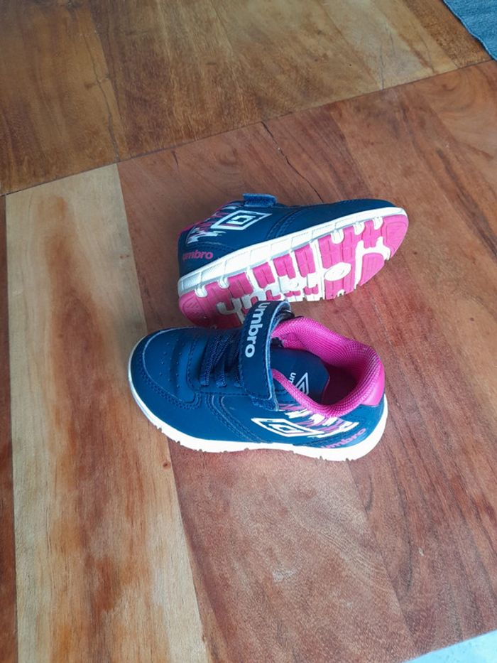 Basket Umbro fille taille 22 - photo numéro 4