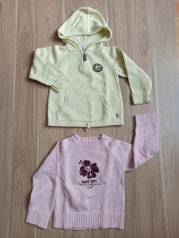 2 pulls un pull vert à capuche et un pull rose coton Galeries Lafayette 4,5 ans