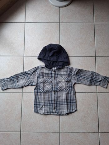 Chemise à capuche