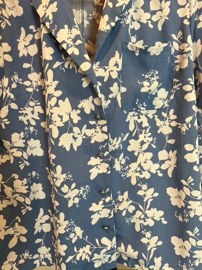 Blouse à fleur - photo numéro 2