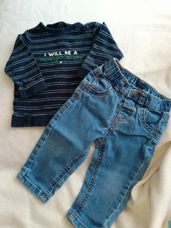 🎀 jolie petit ensemble Kiabi haut bleu marin et jeans taille 9 mois 🎀