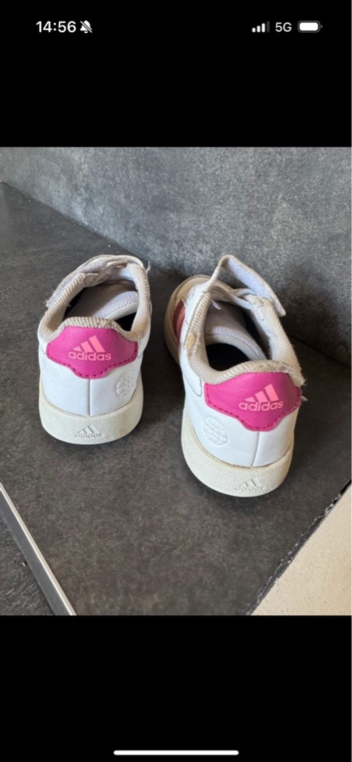 Baskets Adidas pointure 29 -4€ - photo numéro 4