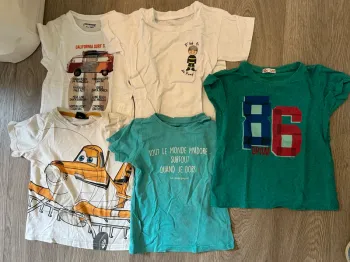 Lot 5 tee shirts manches courtes 4 ans