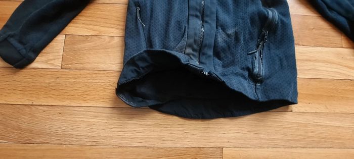 Veste Nike 12/13 ans très abîmée - photo numéro 4