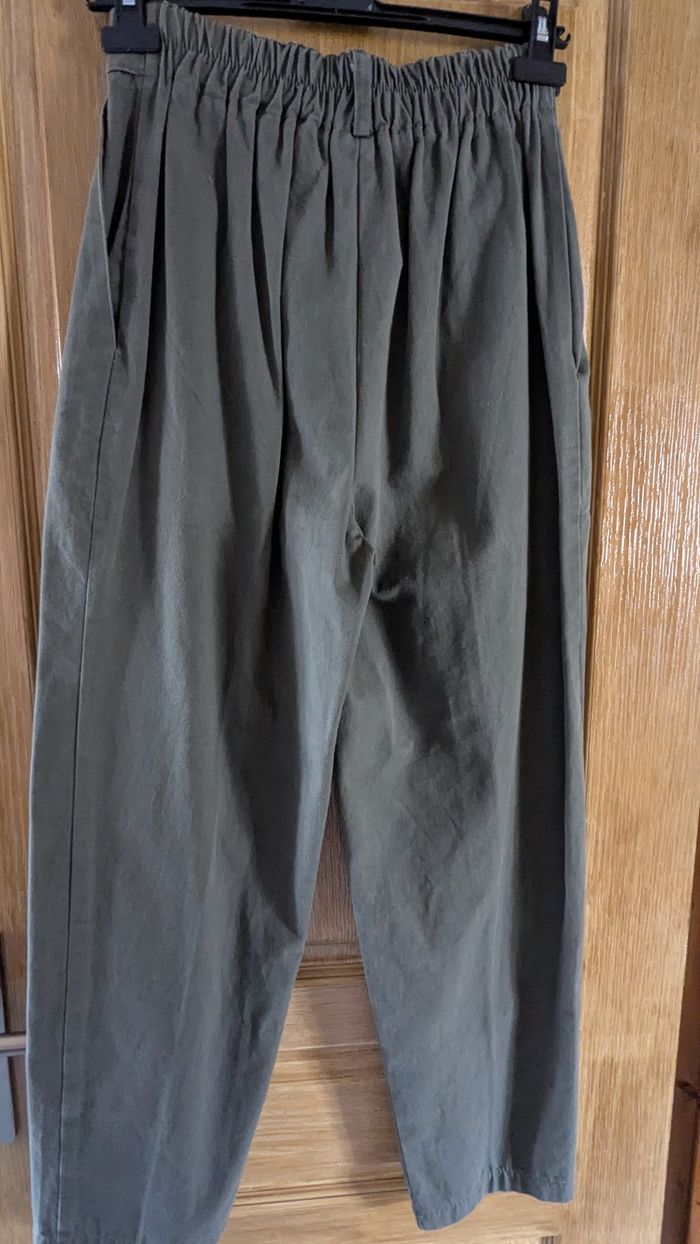 Pantalon kaki à pinces. - photo numéro 3