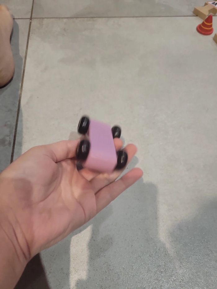 Jouet voiture rose bois roue - photo numéro 5