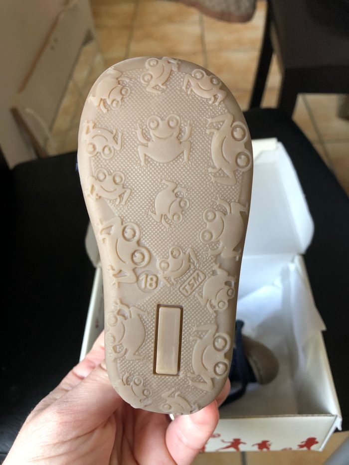 Chaussures taille 18 - photo numéro 3