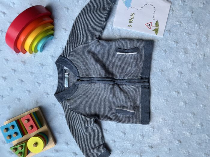 gilet zippé bleu gris rayé blanc 2 poches 3 mois obaibi - photo numéro 2