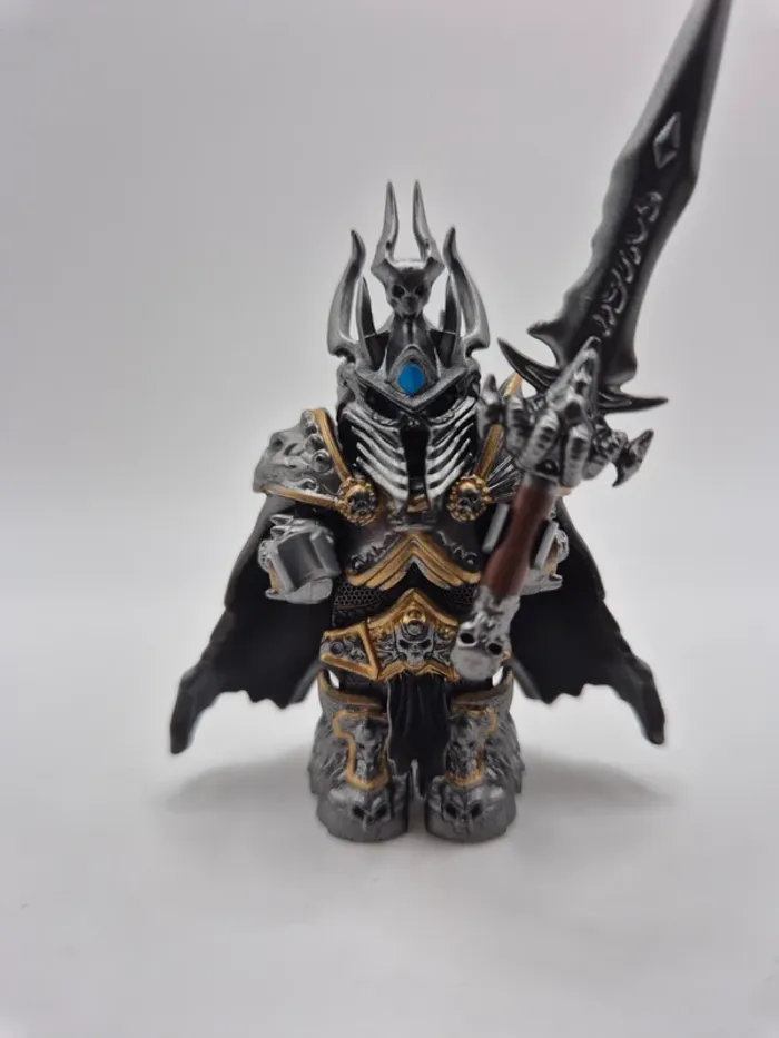 Figurine type lego Le Roi Liche World Of Warcraft - photo numéro 2