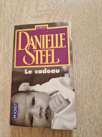 Livre Danielle Steel "Le cadeau"