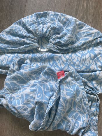 Portage sling ringsling de la marque Solnce cousu par la couturière spécialisée Petitt Lou modèle Dee