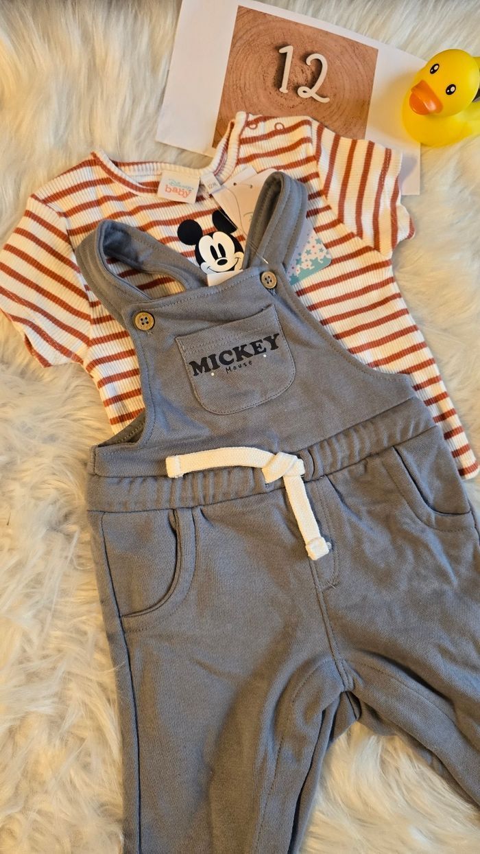 NEUF (non portés)🏷💙 🤩😍SUPERBE  ensemble mickey : salopette et teeshirt mc 12 mois garçon💙