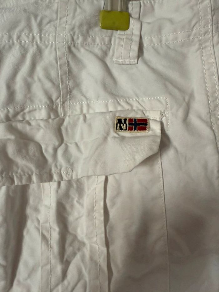 Short blanc napapijri en très bon état taille 46 - photo numéro 5