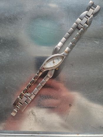 Montre en métal vintage