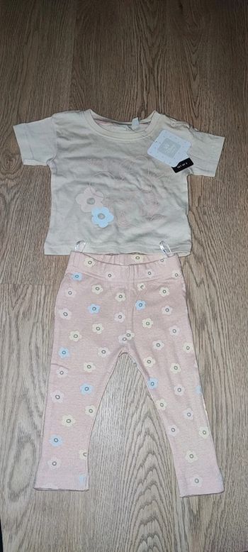 Ensemble la marque Disney neuf taille 6 mois
