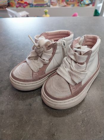 paire de baskets fille pointure 20 MNG