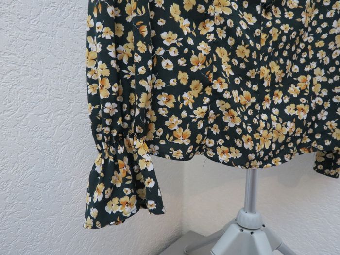 blouse fleurie vert foncé manches longues volantées - photo numéro 2