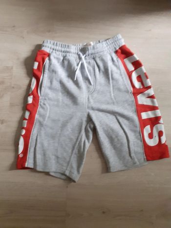 Short levis