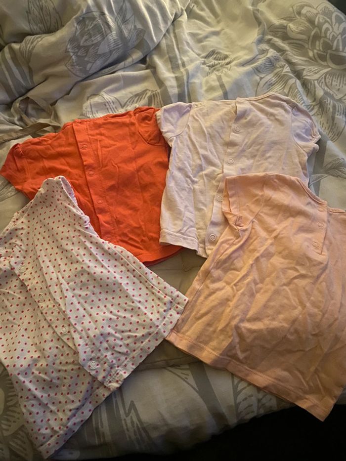 Lot de 4 t-shirts bébé 6mois - photo numéro 2