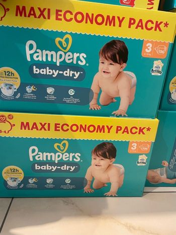 272 couches Pampers baby dry (taille 3)