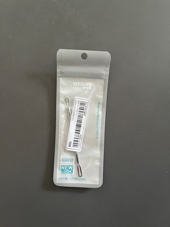 Pince pour boutons soin du visage