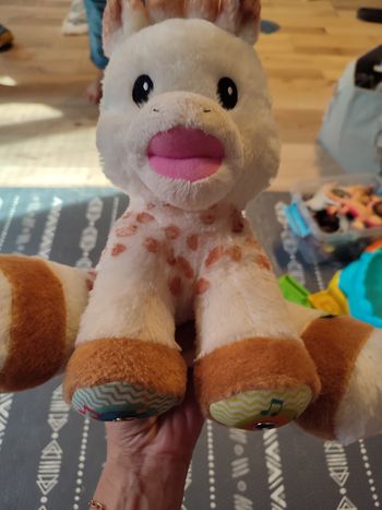 Peluche musicale Sophie la girafe