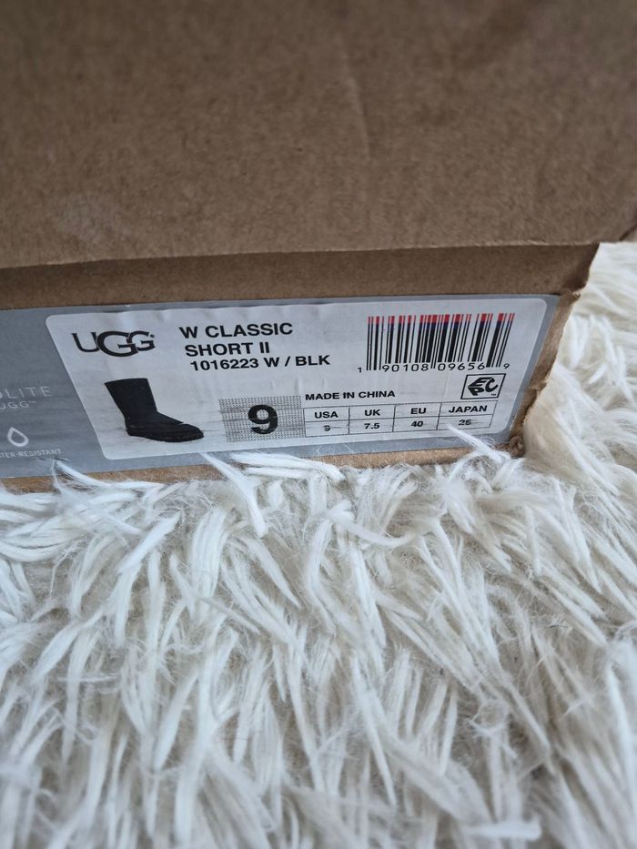 UGG noire - Taille 40 - Neuve - photo numéro 9