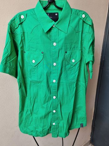 Chemise verte manches courtes