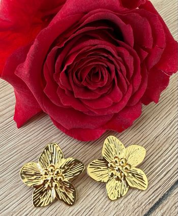 Boucles d’oreilles fleurs dorées en acier inoxydable 