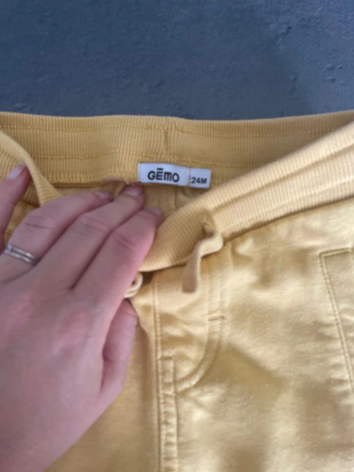 Pantalon jaune - photo numéro 2