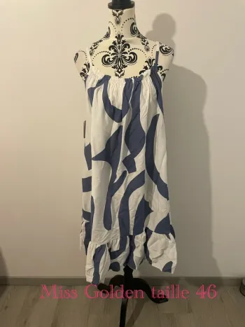 Robe ample à bretelles blanc à motif bleu bas volant neuf Miss Golden taille 46