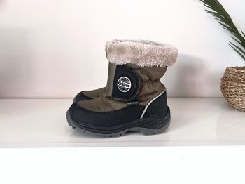 Bottes de neige ❄️ boots Kickers  Très bon état  Peu porté  Kaki Taille 25  Prix que sur les lots (-20%)               Prix que sur les lots         #bebefille6mois   #bebegarcon #naissance #naissancegarcon #nourrisson #maternité #sacfemme #grossesse #ens