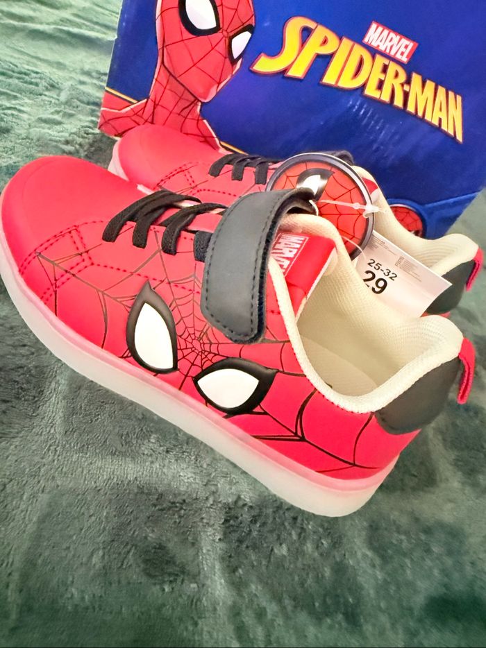 Basket Spiderman Marvel lumineux - photo numéro 7