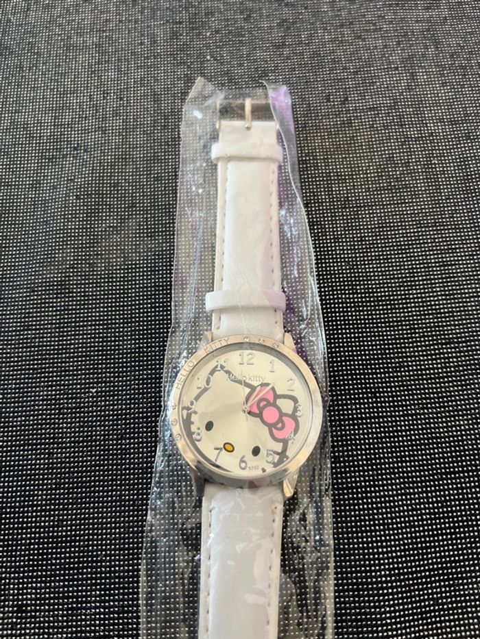 Montre femme ou fille hello kitty blanche - photo numéro 2