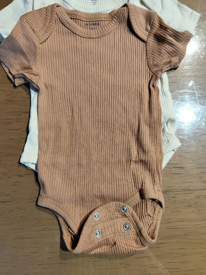 Lot de 8 bodies manches courtes taille 9 mois - photo numéro 8