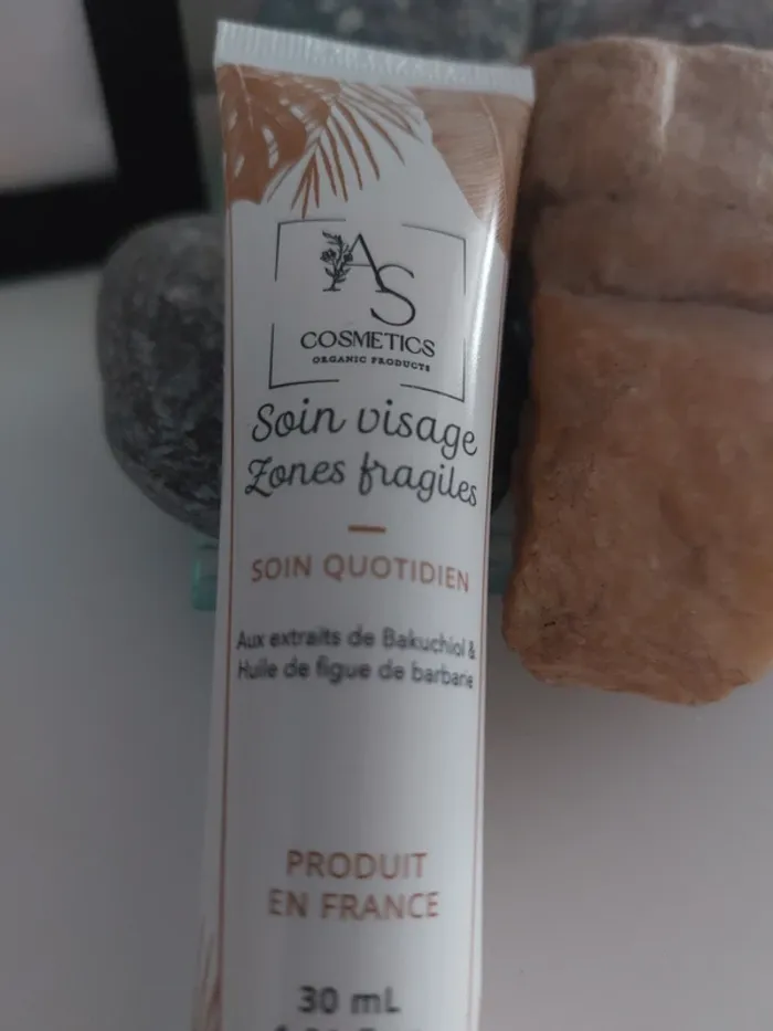 Soin visage zones fragiles - photo numéro 2