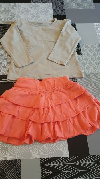Ensemble beige et corail taille 24mois marque vertbaudet très bonne état